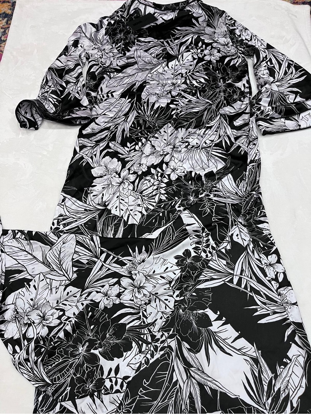 Fashion Nova Black & White Floral Maxi Dress with V-Neck - Picture 3 of 4